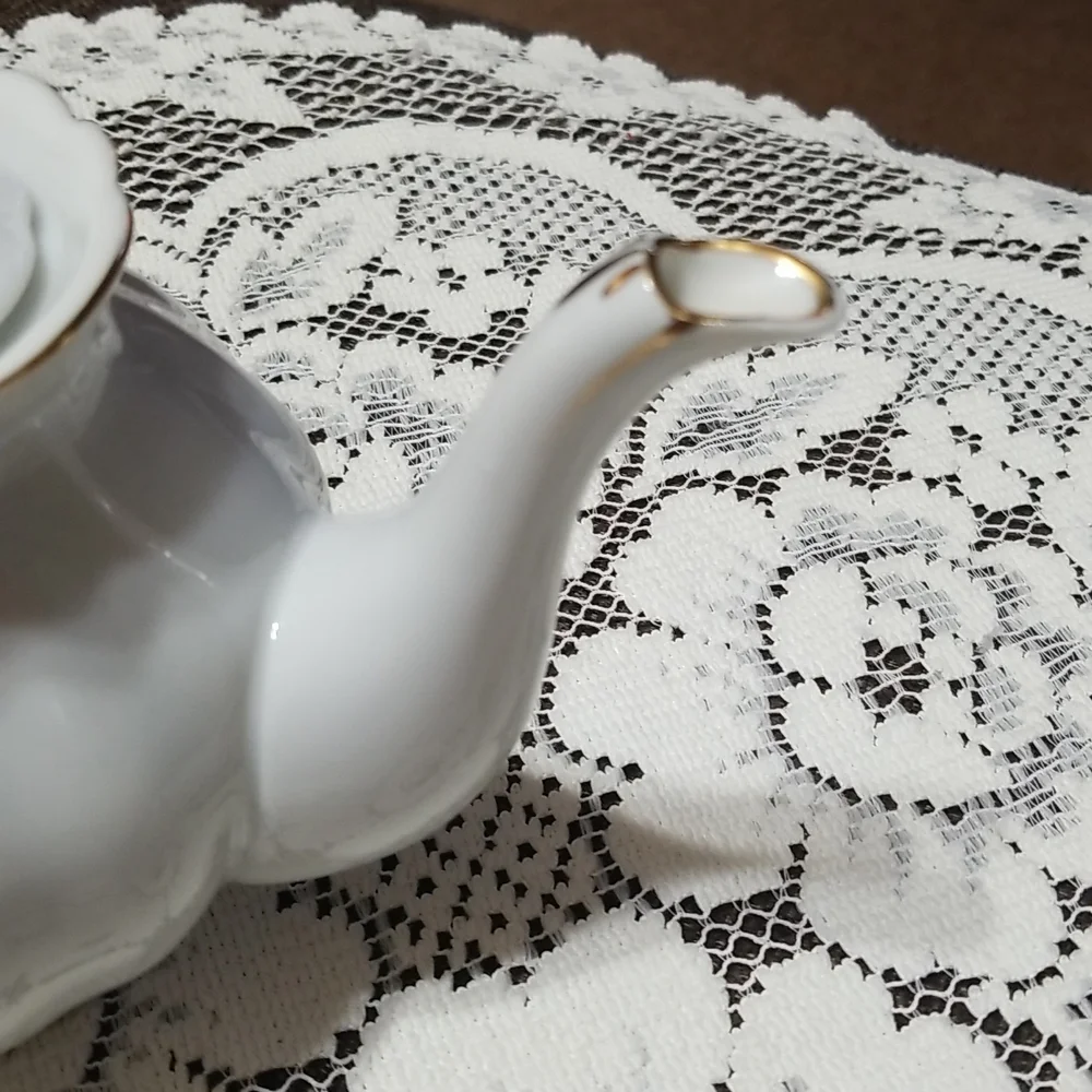 Vintage  Tea pot. - Picture 9 of 9